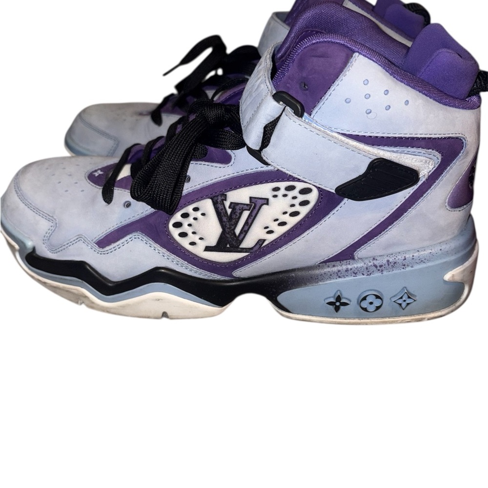 Louis Vuitton Trainer 2 High-Top Sneakers
Size 7 (US 8-8.5)